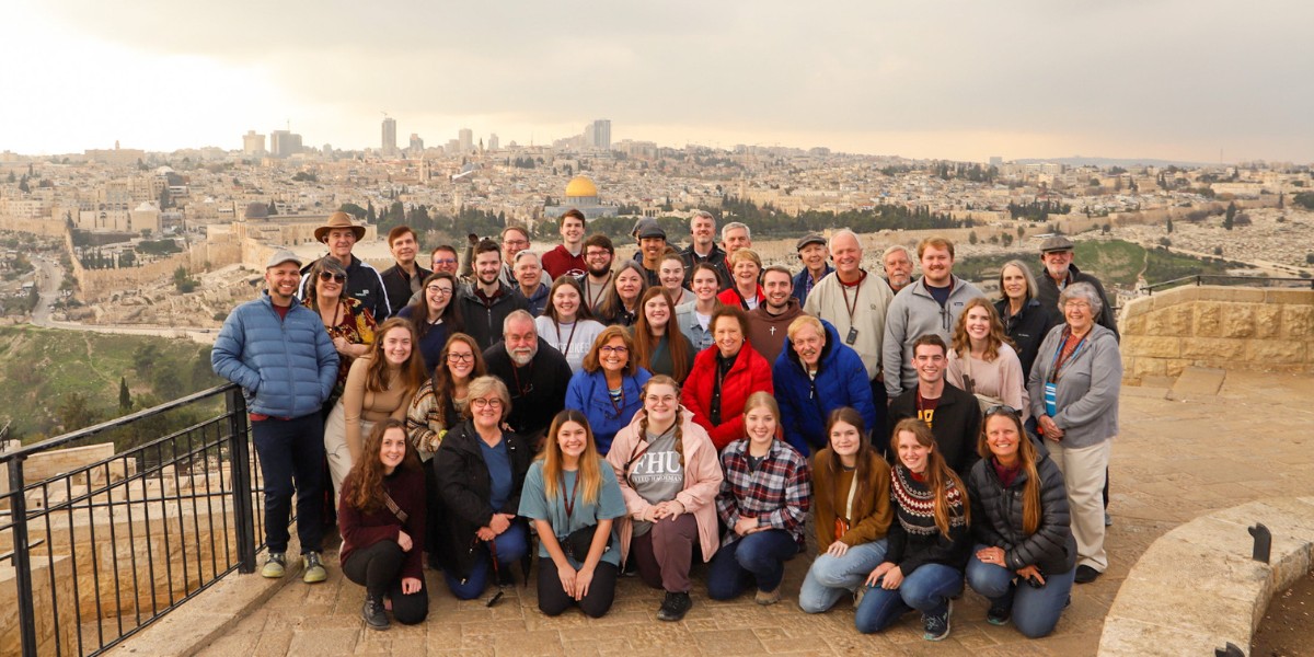 http://large%20group%20of%20students%20and%20faculty%20overlooking%20Jerusalem%20from%20Mount%20of%20Olives
